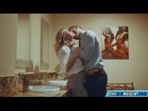 ❤️ Quando una bionda formosa ti seduce in un bagno pubblico ❌ Porno vkal it.pornolymp.ru ❌️❤
